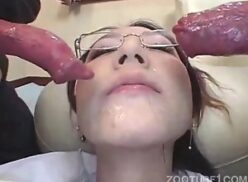 Porno de mulher usando oculos fazendo um sexo quente