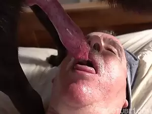 Porno online de homem dentro do hotel mamando piroca