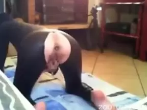 Mulher em video mostrando o cuzinho todo arrombado