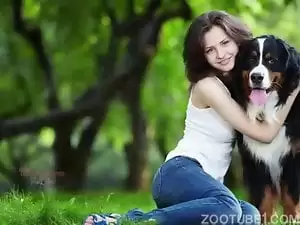 Video porno de mulher linda no mato com cachorro